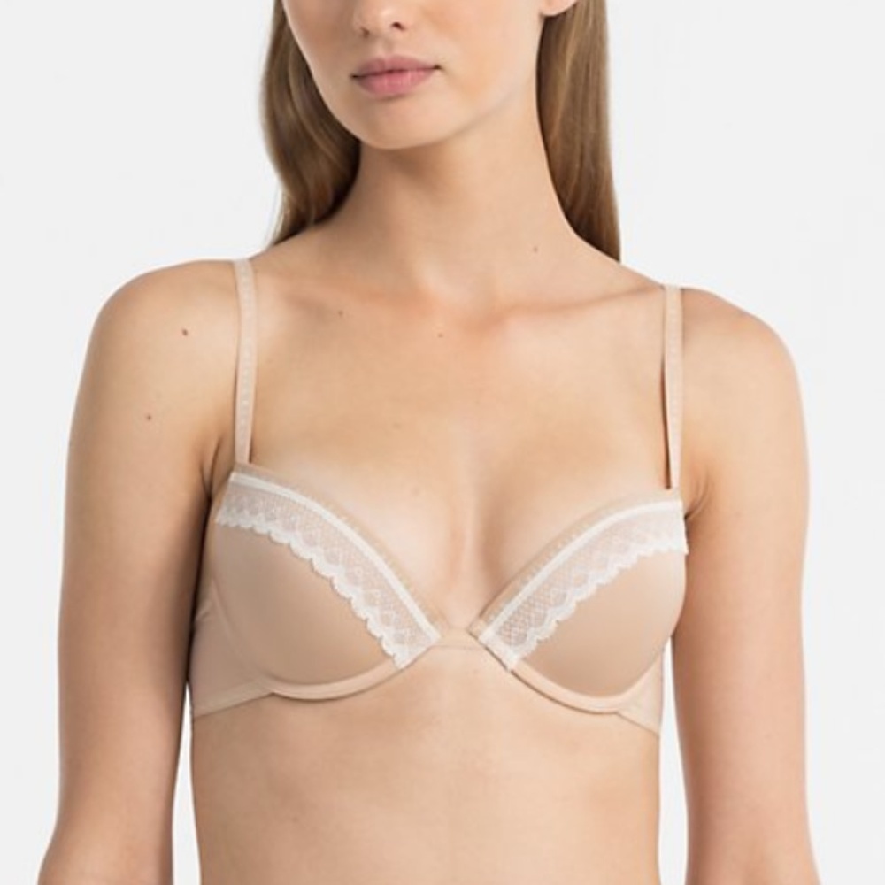 CALVIN KLEIN // nude push up bra with beautiful lace detail 36b